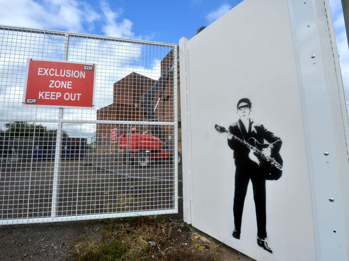 New Banksy-style painting pays tribute to Hippodrome performers