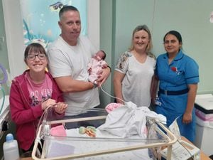 Hollie Kendall with her parents, sister Chloe, and Shazia Thabassum, neonatal nurse