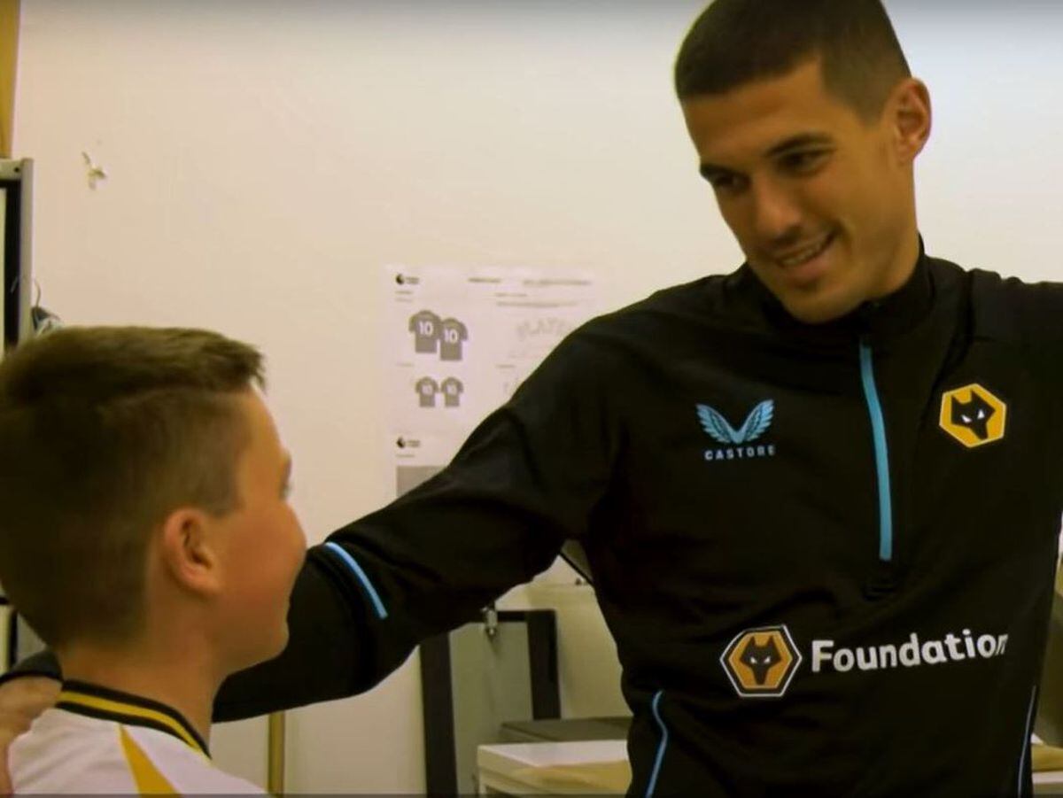 Conor Coady meets young fan Logan Pope. Image: Wolverhampton Wanderers