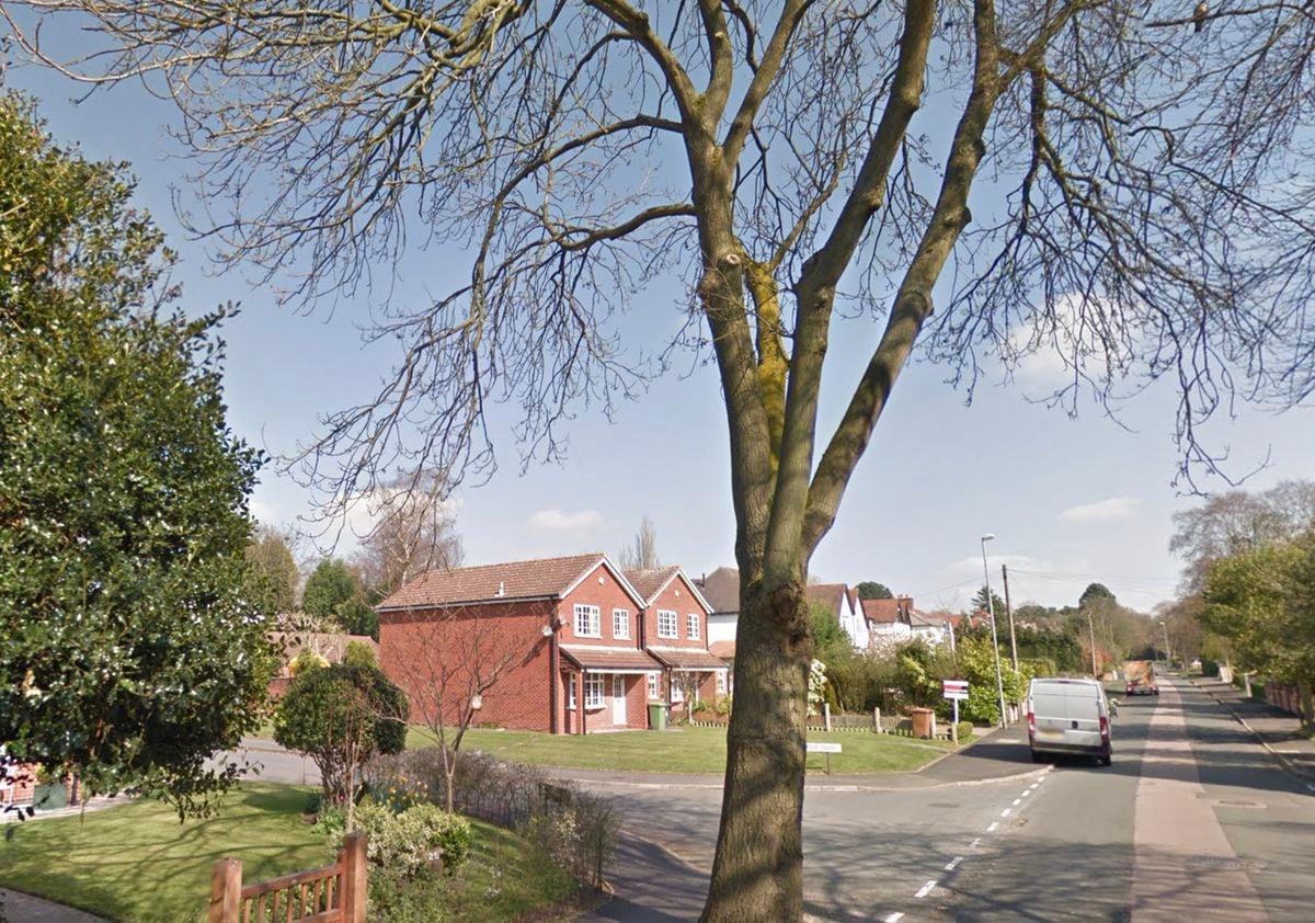 The junction of  Icknield Close and Manor Road, Streetly. Photo: Google StreetView.