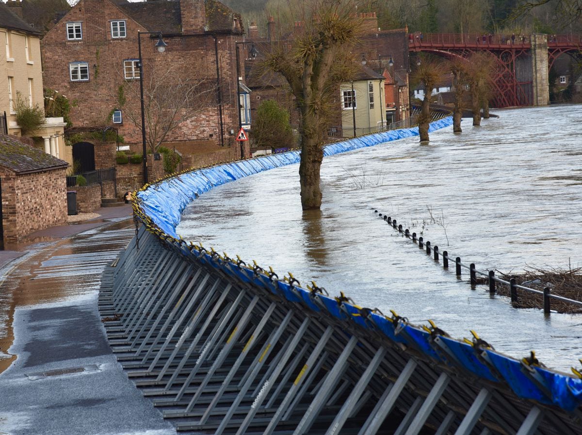 The River Severn nears the top of flood barriers in Ironbridge. Photo: Geodesign Barriers www.geodesignbarriers.com