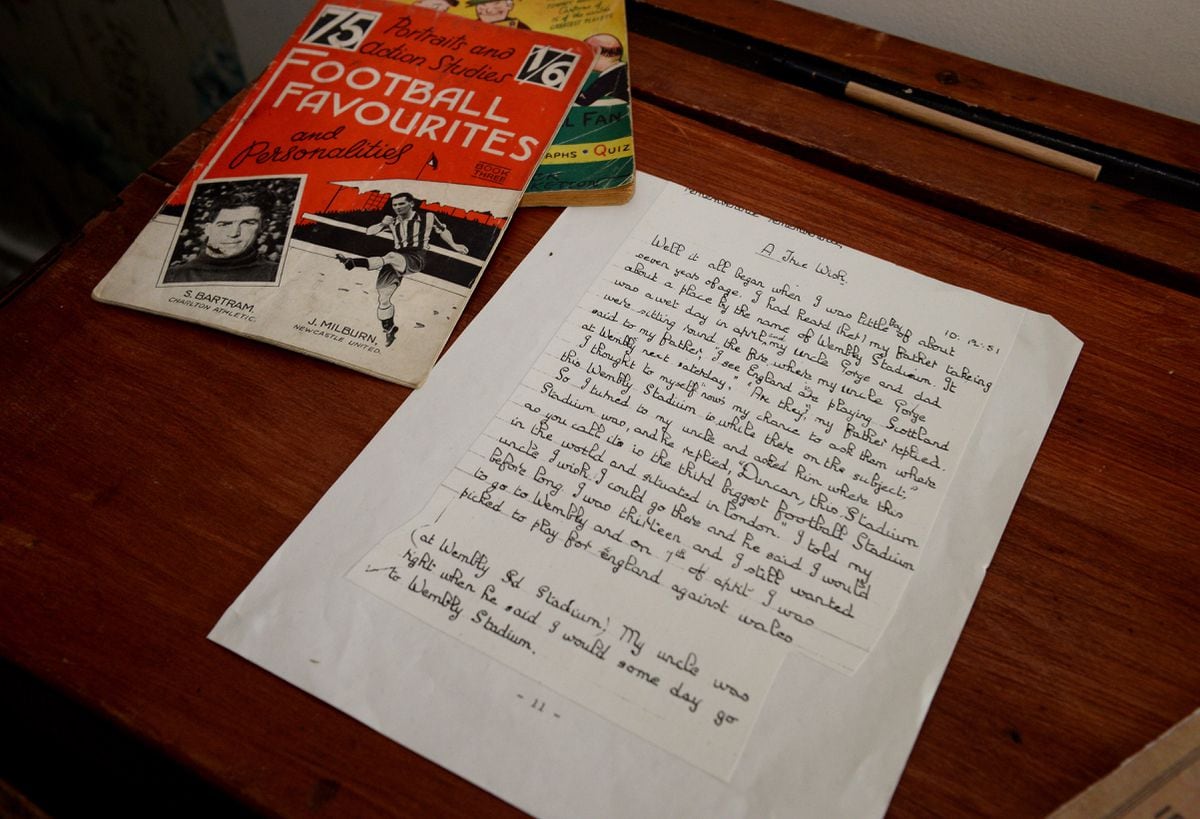 A letter written by Duncan, on a classroom desk