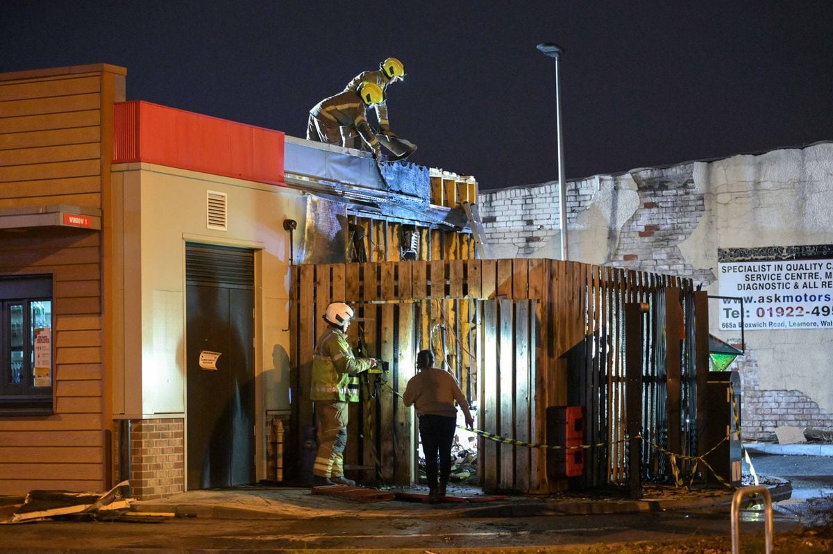 Firefighters at the restaurant on Wednesday evening. Photo: SnapperSK