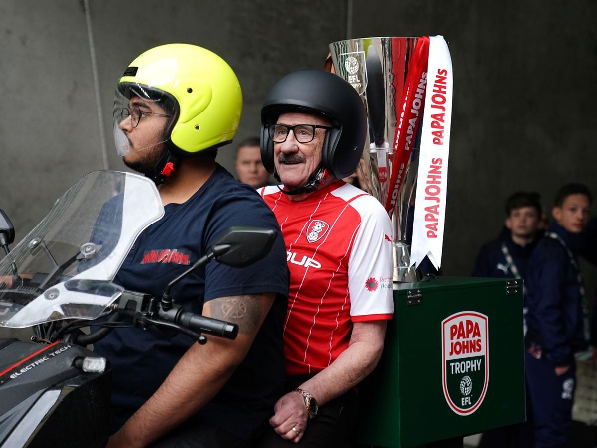 Paul Chuckle delivers the trophy