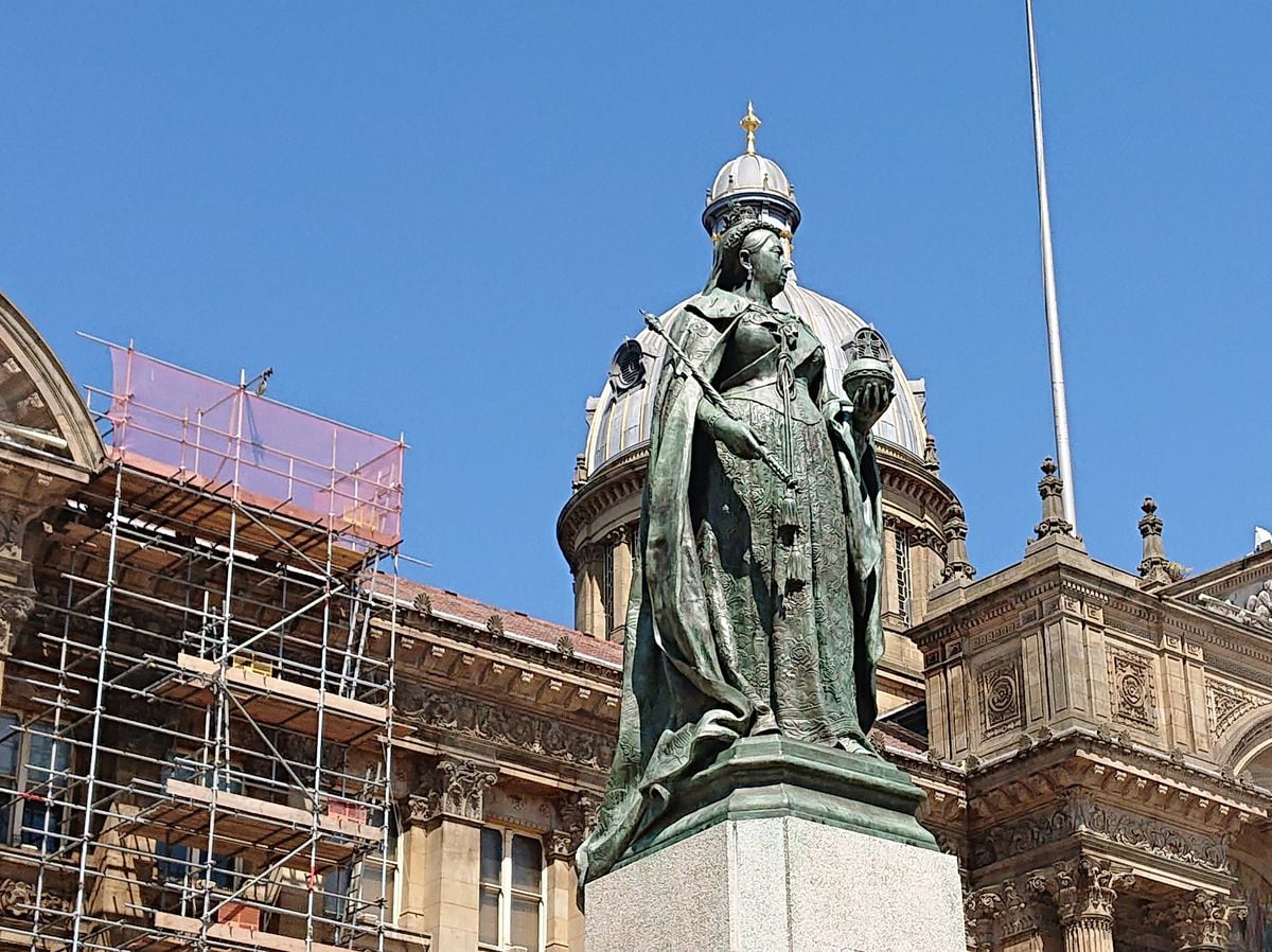 Queen Victoria statue in Victoria Square