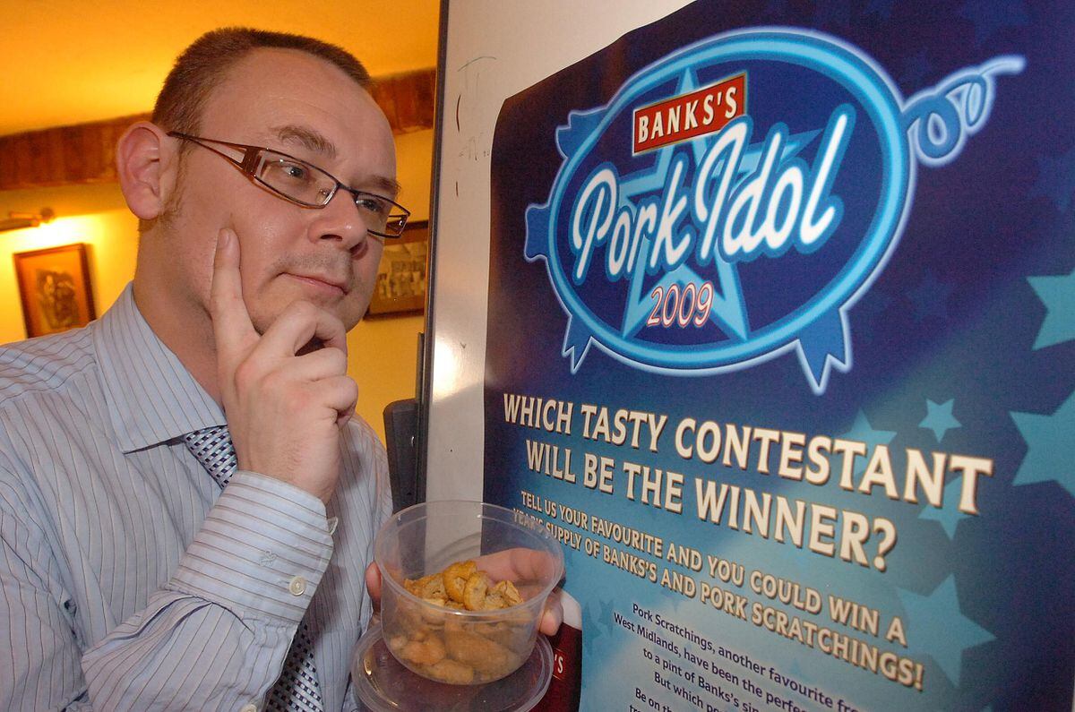 Mark Andrews judging Banks's Brewery Pork Idol in 2009