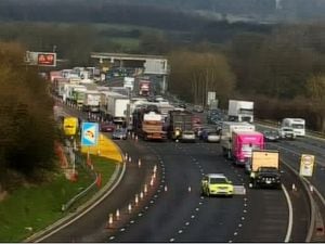 Traffic on the M6 after the motorway was closed between Junctions 14 and 15. Photo: National Highways