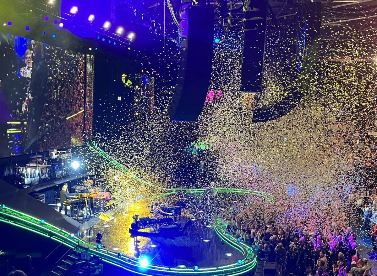 Fans were showered with gold coloured confetti during the gig in Birmingham