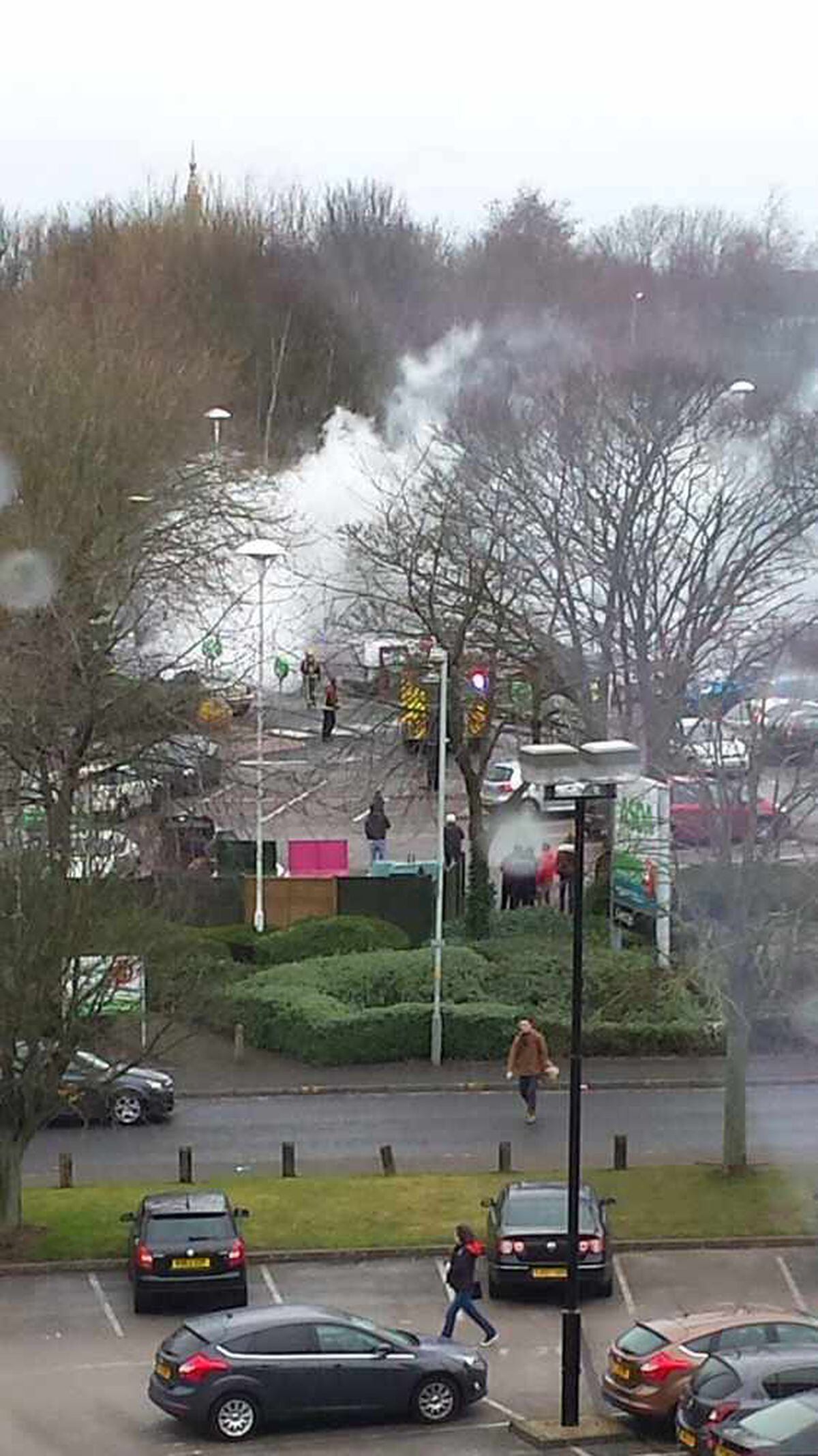 Firefighters extinguish the blaze, picture: @louiise72