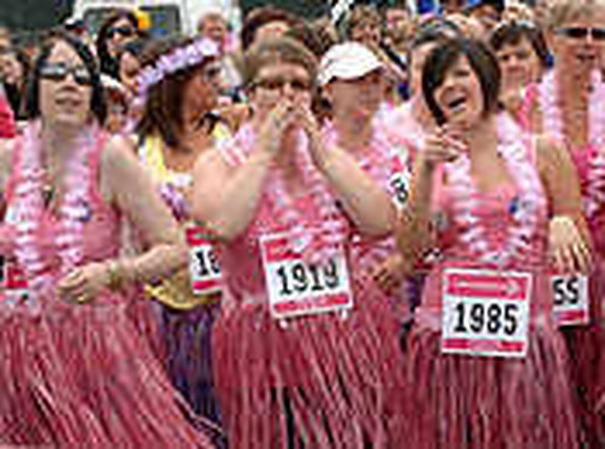 Charity runners turn park to sea of pink