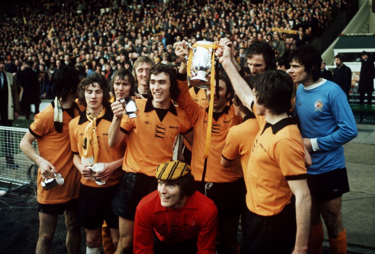 Kenny Hibbitt as Wolves lift the 1974 League Cup 