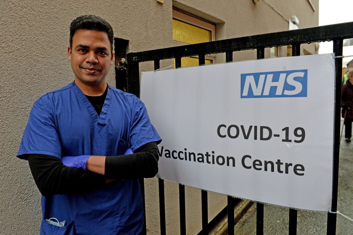 Dr Manu Agrawal at the Covid-19 Vaccination Centre
