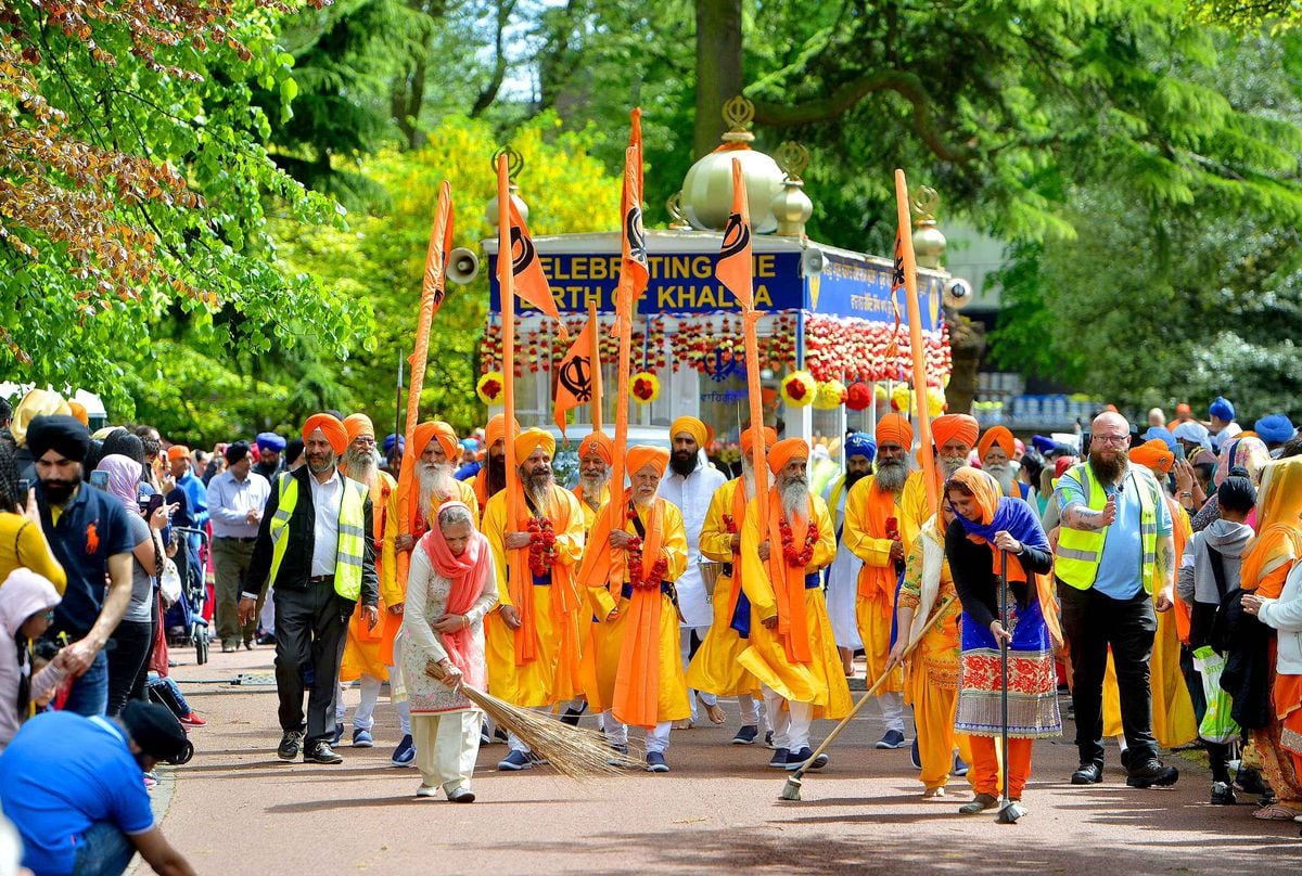 West Park turns orange as thousands attend Vaisakhi celebration