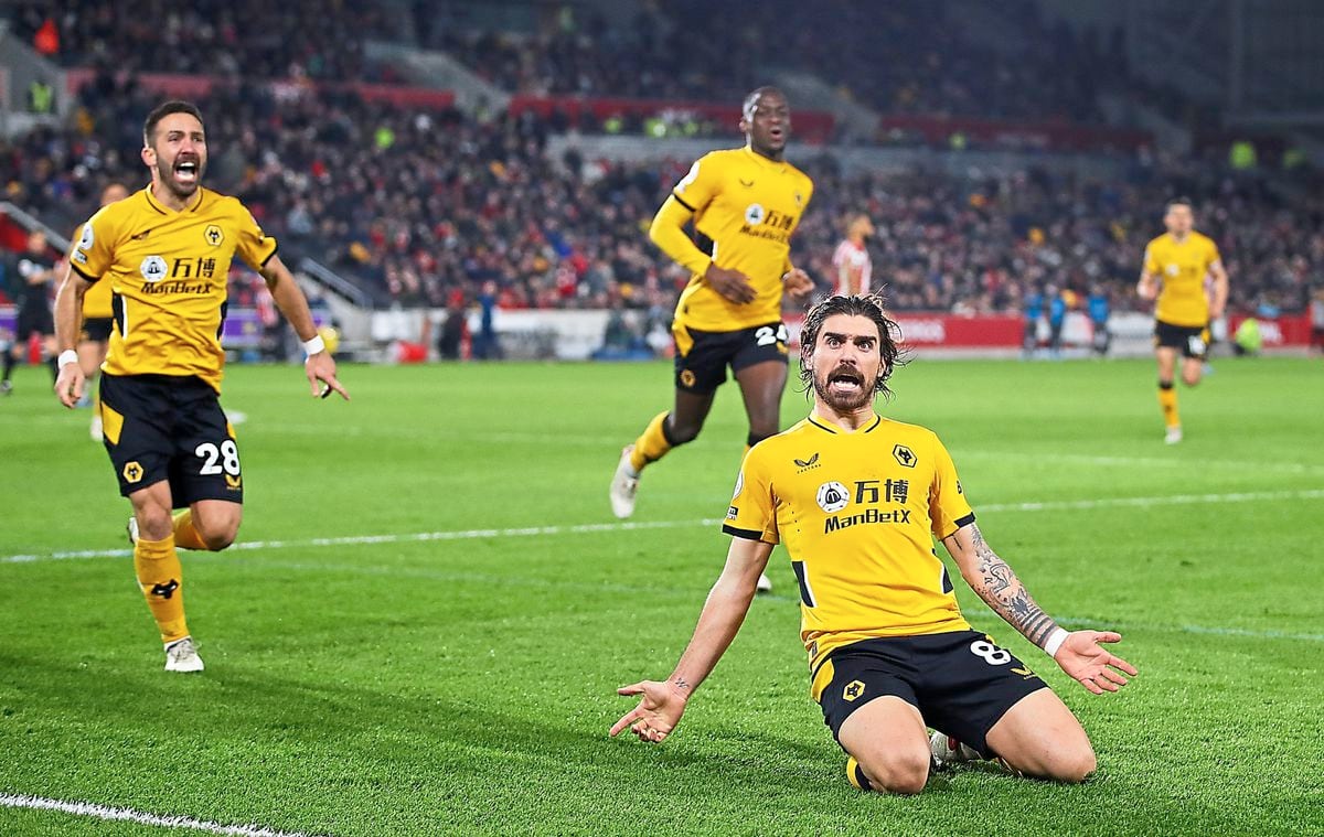 BRENTFORD, ENGLAND - JANUARY 22: Ruben Neves of Wolverhampton Wanderers celebrates after scoring his team's second goal during the Premier League match between Brentford and Wolverhampton Wanderers at Brentford Community Stadium on January 22, 2022 in Brentford, England. (Photo by Jack Thomas - WWFC/Wolves via Getty Images).