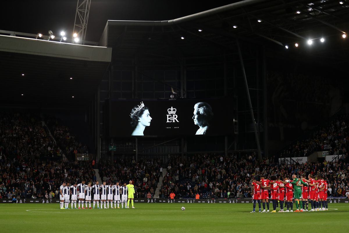 West Bromwich Albion and Birmingham City players and during the minutes silence ahead of the Sky Bet Championship between West Bromwich Albion and Birmingham City at The Hawthorns on September 14, 2022 in West Bromwich, United Kingdom. (Photo by Adam Fradgley/West Bromwich Albion FC via Getty Images).