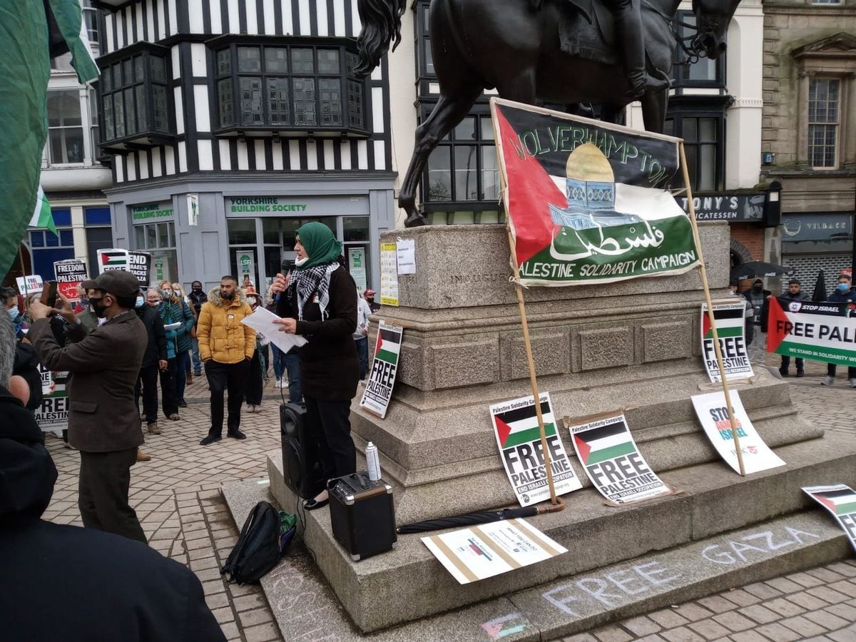 Councillor Ahmed addresses the crowd at the pro-Palestine rally in Wolverhampton