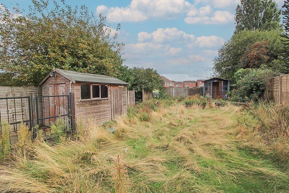 The front and back gardens are in need of a mow. Photo: Skitts Estate Agents/Rightmove