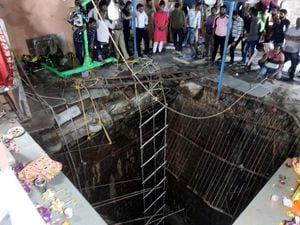 India Temple well collapse