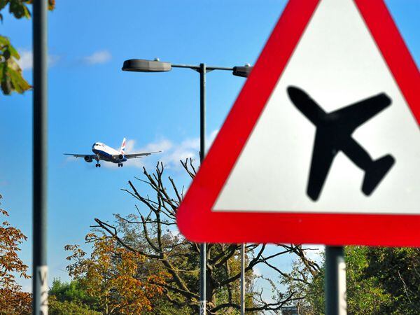 A Heathrow sign and plane
