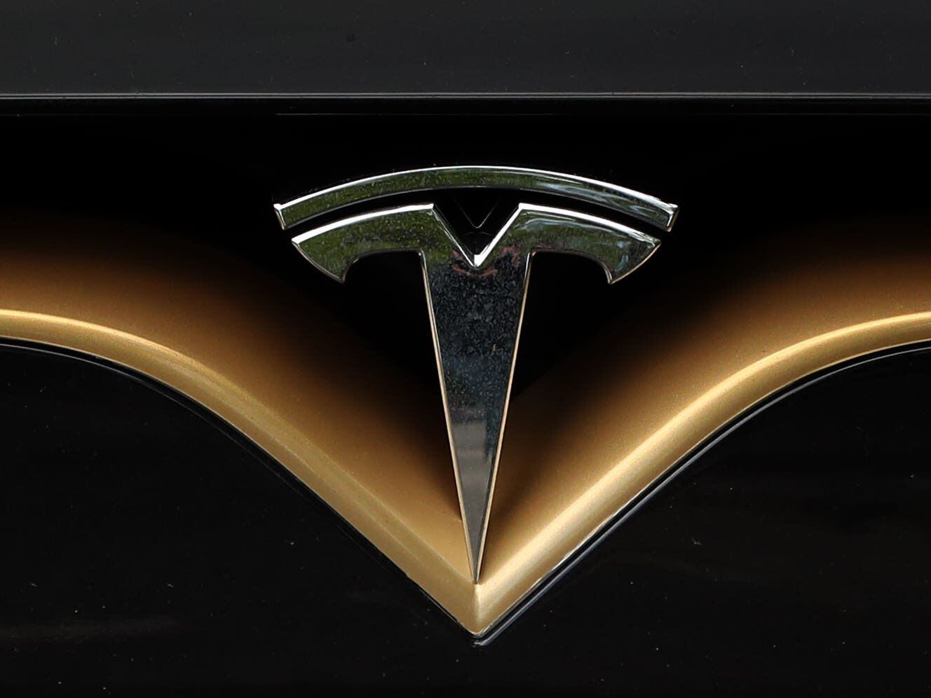 Tesla sales fall nearly 9% to start the year as competition heats up