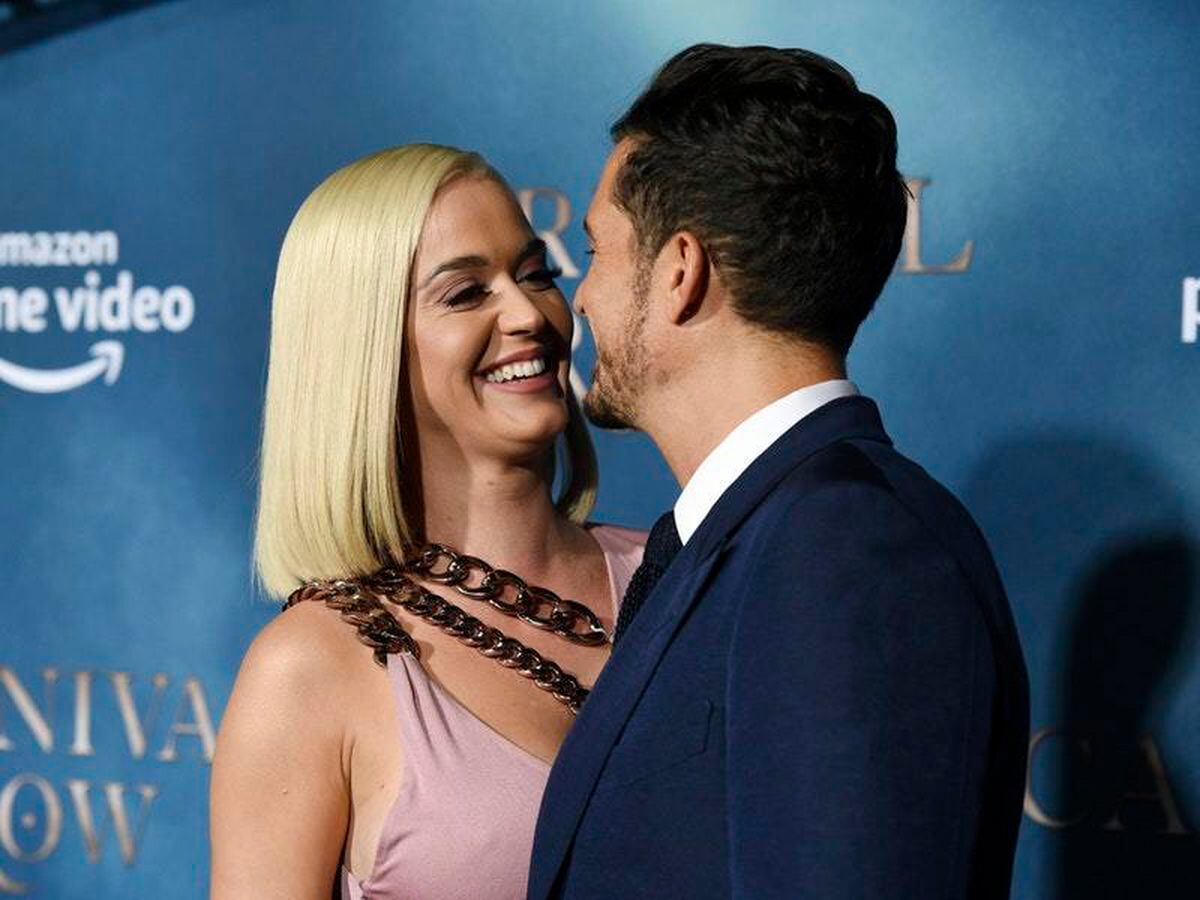 Katy Perry and Orlando Bloom in steamy red carpet PDA | Express & Star