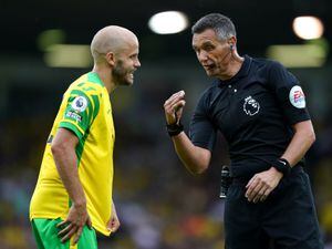 
              
Norwich City's Teemu Pukki with referee Andre Marriner during the Premier League match at Carrow Road, Norwich. Picture date: Saturday August 14, 2021. PA Photo. See PA story SOCCER Norwich. Photo credit should read: Joe Giddens/PA Wire.


RESTRICTIONS: EDITORIAL USE ONLY No use with unauthorised 
audio, video, data, fixture lists, club/league logos or "live" services. Online in-match use limited to 120 images, no video emulation. No use in betting, games or single club/league/player publications.
            
