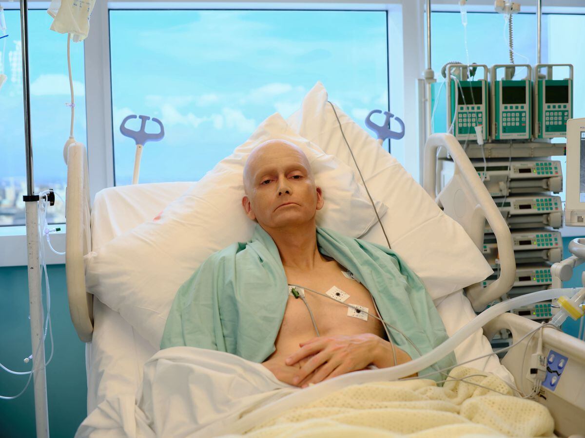 Дэвид Теннант воссоздал образ отравленного Александра Литвиненко, лежащего в больнице