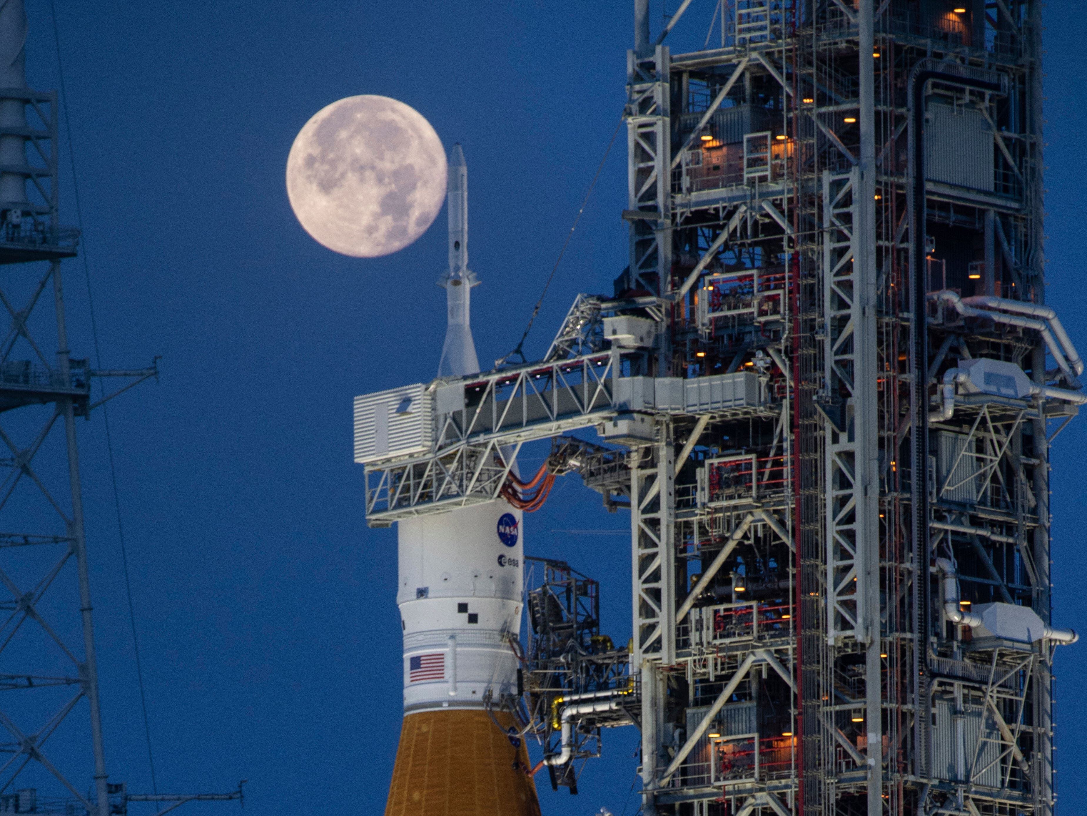More delays for Nasa attempts to put astronauts on the moon