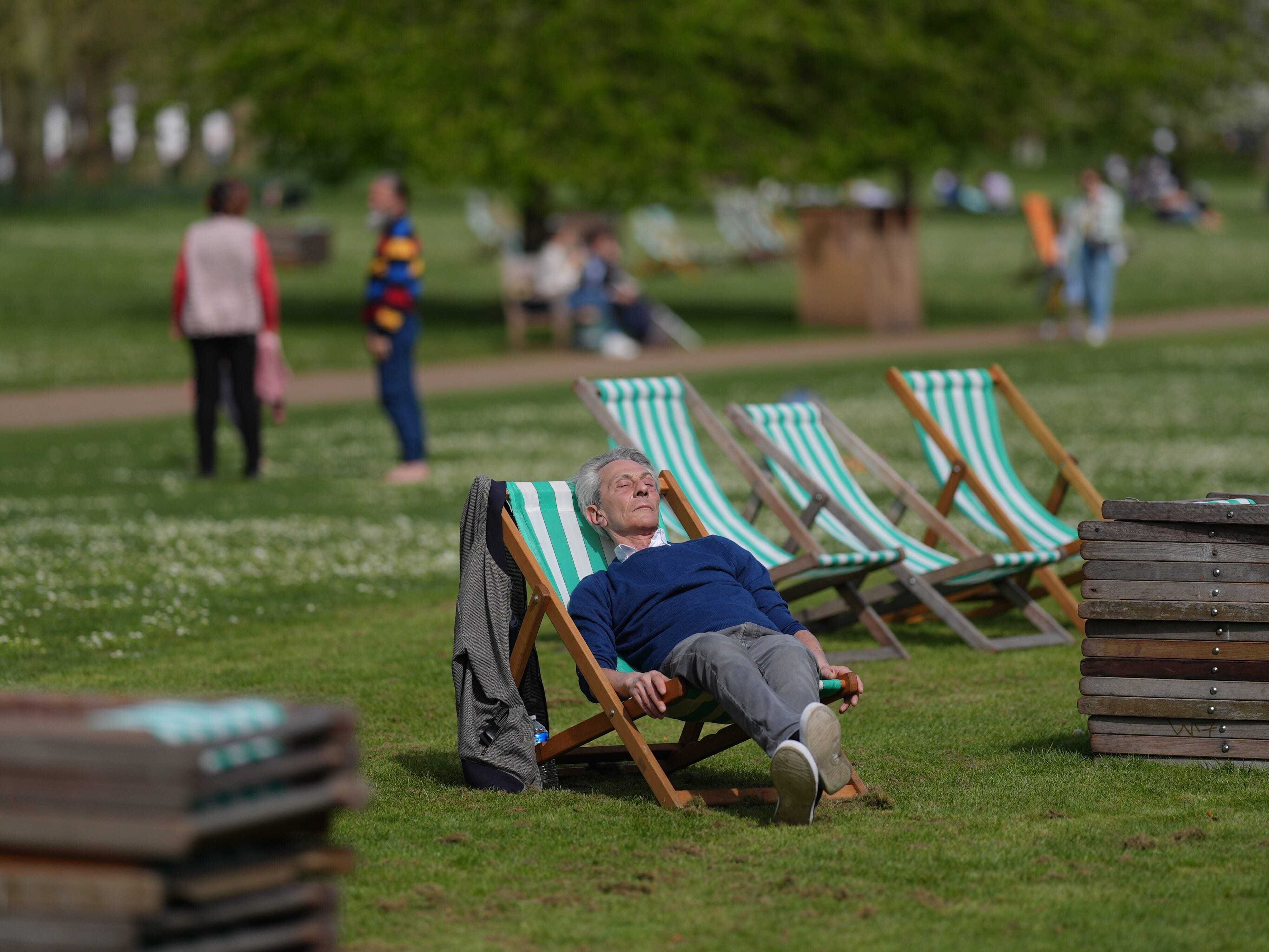 Temperatures of minus 2C to follow UK’s hottest day of year, Met Office says