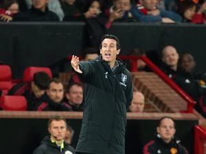 Aston Villa manager Unai Emery gestures on the touchline during the Carabao Cup, third round match at Old Trafford, Manchester. Picture date: Thursday November 10, 2022. PA Photo. See PA story SOCCER Man Utd. Photo credit should read: Martin Rickett/PA Wire...RESTRICTIONS: EDITORIAL USE ONLY No use with unauthorised audio, video, data, fixture lists, club/league logos or "live" services. Online in-match use limited to 120 images, no video emulation. No use in betting, games or single club/league/player publications..