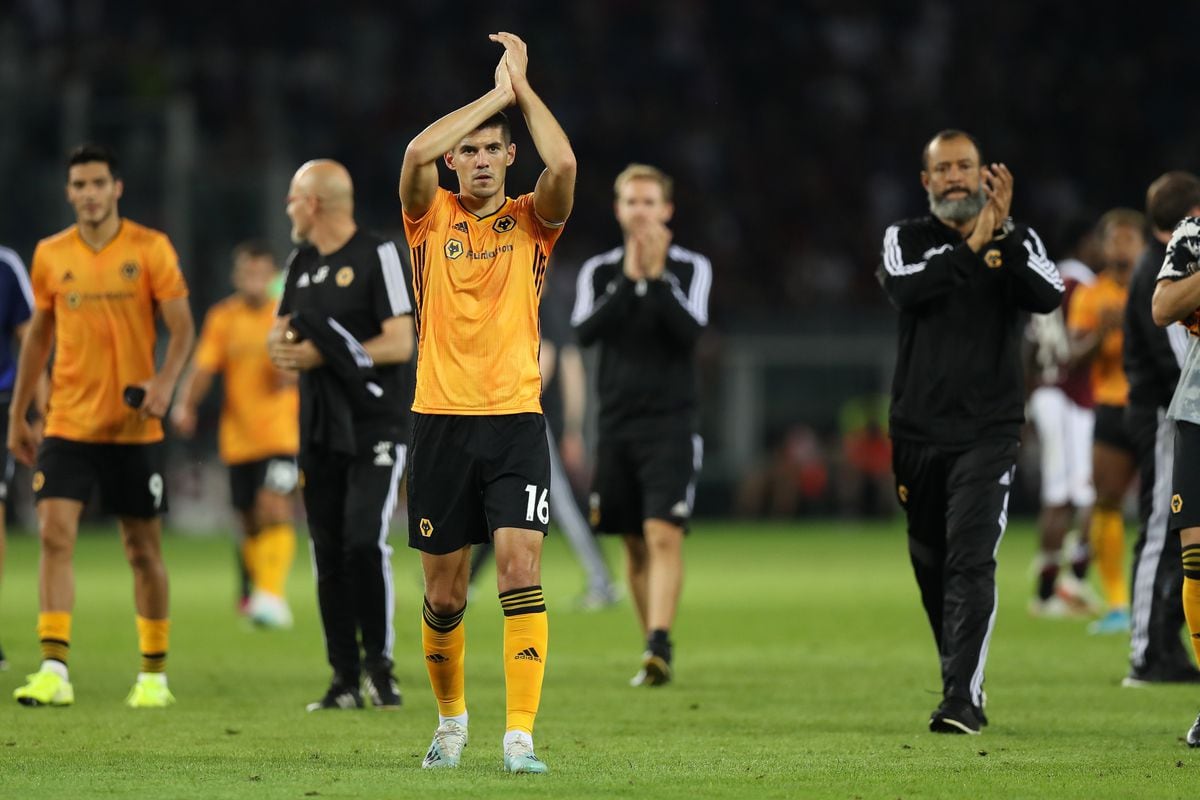 Conor Coady applauds the travelling fans at full-time (© AMA / Matthew Ashton)