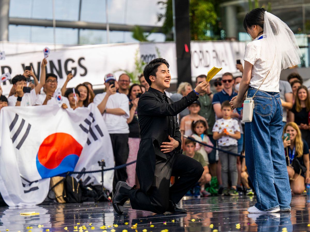 Aerobatics winner Seunghoon Lee, from South Korea, proposed to his girlfriend after being crowned the champion.