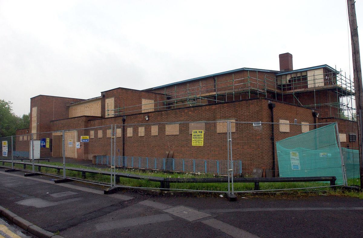 Brierley Hill Baths lying empty in May, 2006, following its closure in January