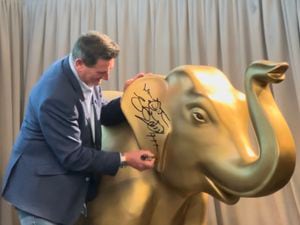 Tony Hadley signing the golden elephant