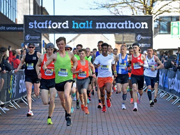 The runners get underway in the 2022 half-marathon