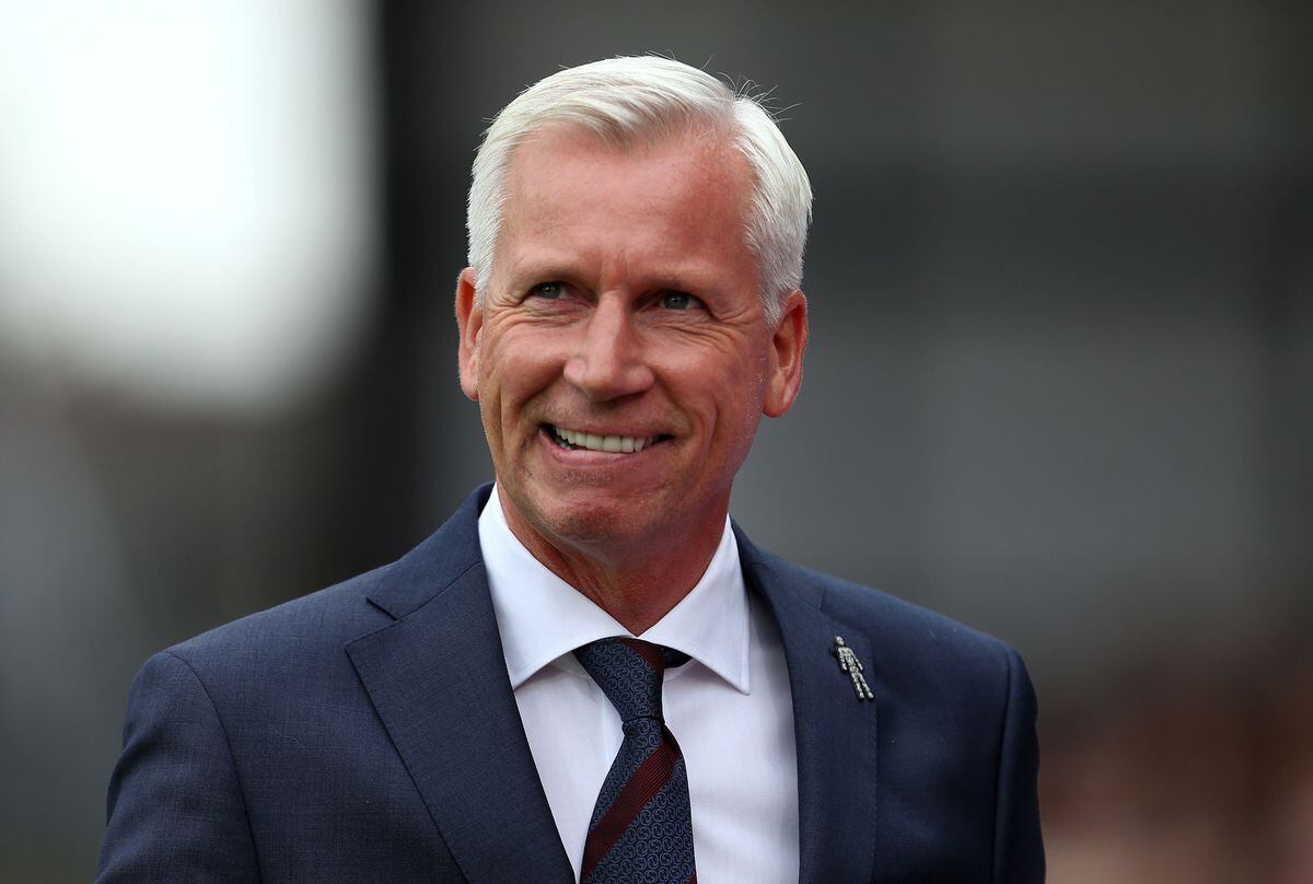 West Brom turn to Alan Pardew in search to replace sacked Tony Pulis |  Express &amp; Star