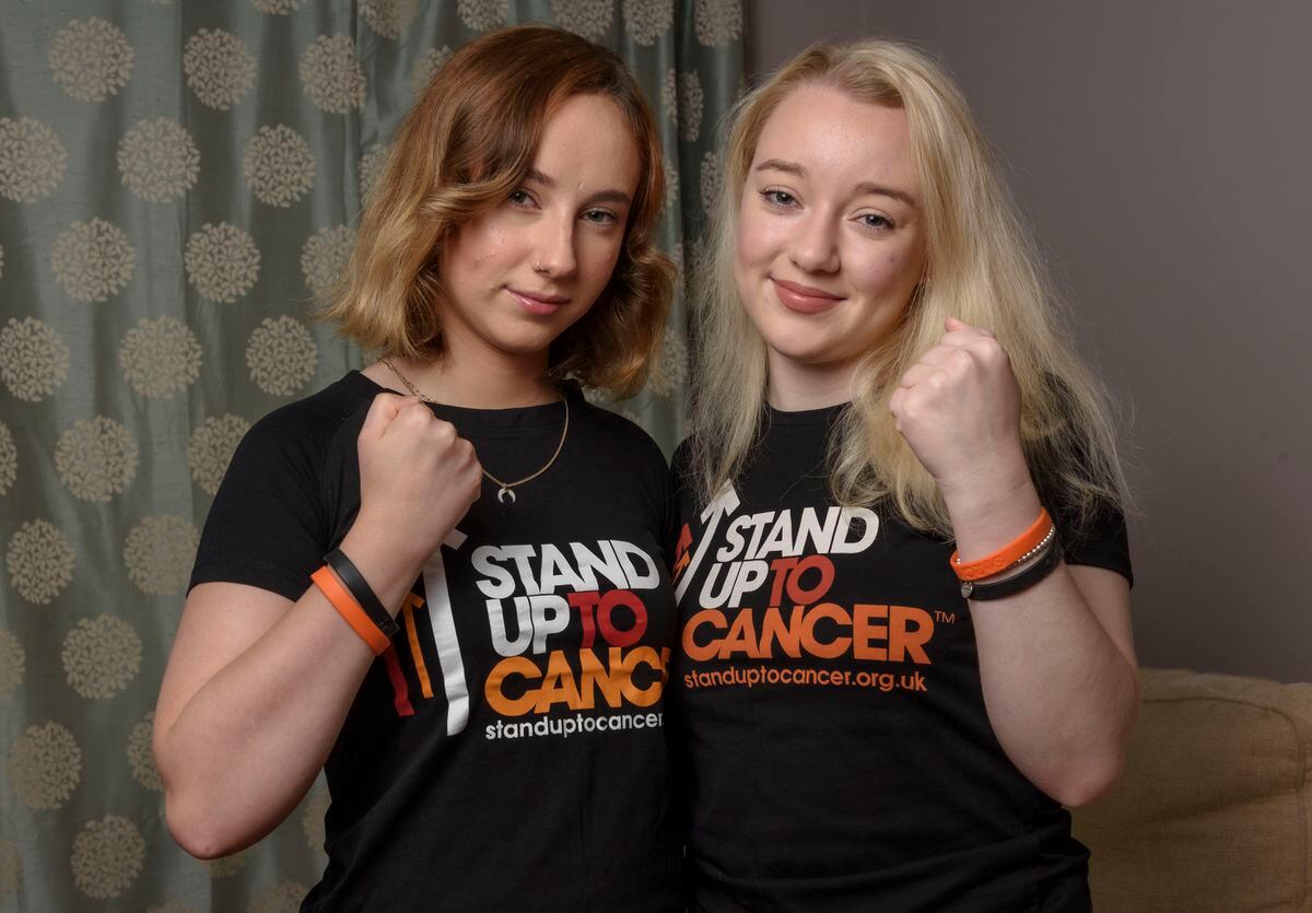 Cancer Research UK Stand Up To Cancer.Linda Aitchison and her twin daughters Emily and Melissa.