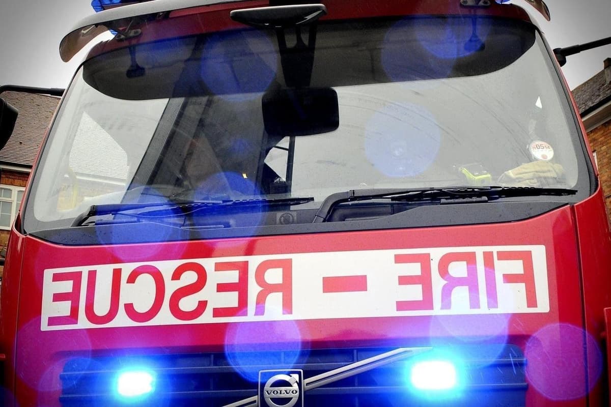 Feuerwehr eilt zu Einsatzort in Tipton: Pony fällt in Kanal