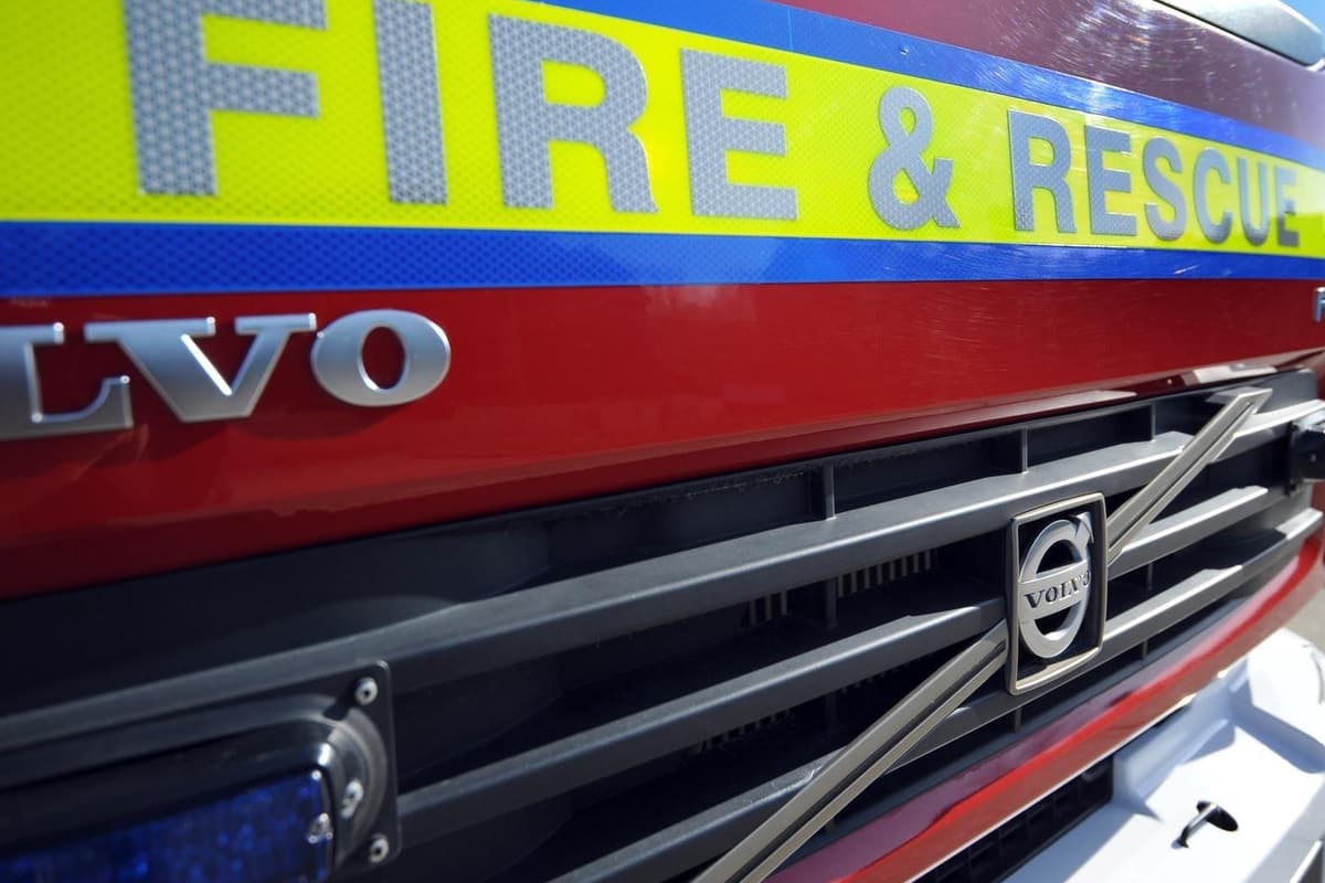 Sechs Einsatzteams zu Fabrikbrand im Black Country gerufen