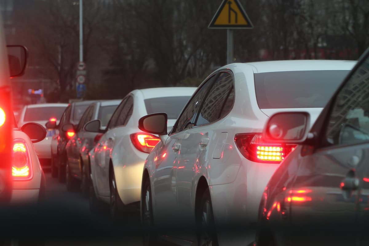 Umgestürzter Lkw blockiert die A38 in beiden Richtungen an der M5-Kreuzung ...